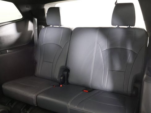 Used 2024 Buick Enclave Premium image 44
