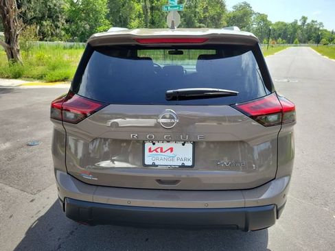 Used 2024 Nissan Rogue SV w/ SV Premium Package AWD/4WD image 9