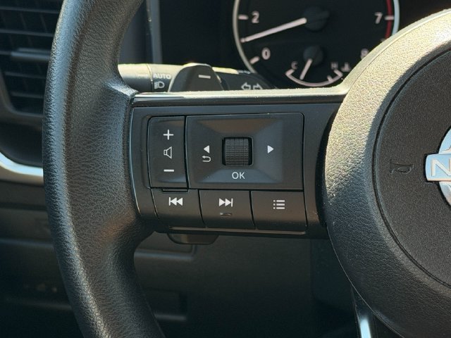 Used 2024 Nissan Rogue S AWD/4WD image 15