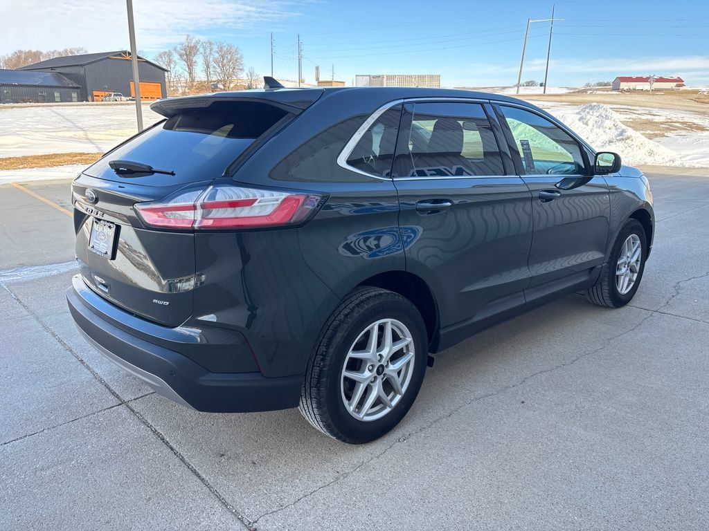 Used 2024 Ford Edge SEL w/ Convenience Package AWD/4WD image 4