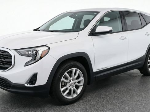Used 2024 GMC Terrain SLT image 3