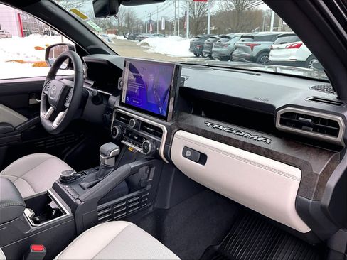 Used 2025 Toyota Tacoma Limited image 14