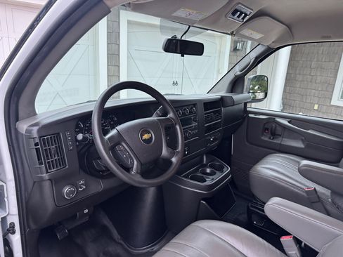 Used 2015 Chevrolet Express 2500 LS image 15