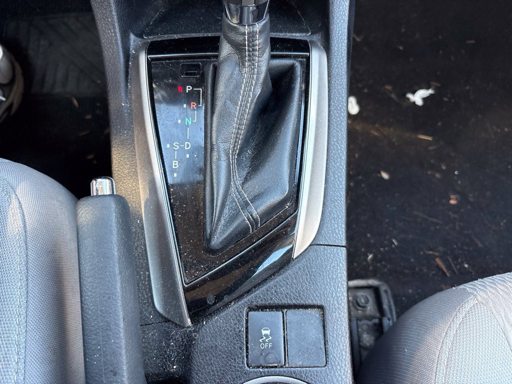 Used 2014 Toyota Corolla LE FWD image 25
