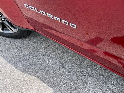 Used 2021 Chevrolet Colorado Z71 AWD/4WD image 8