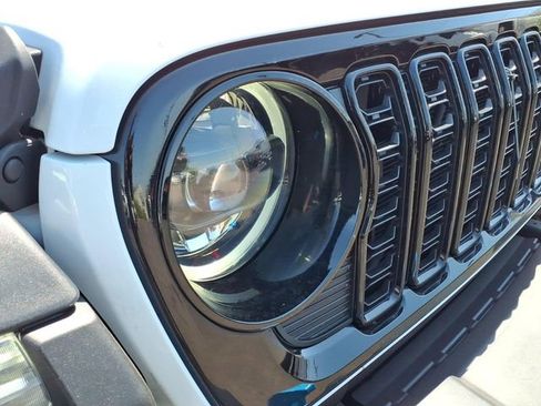 Certified 2024 Jeep Wrangler Unlimited AWD/4WD image 11