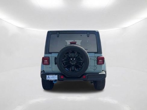Used 2023 Jeep Wrangler Unlimited Sahara w/ Cold Weather Group AWD/4WD image 7