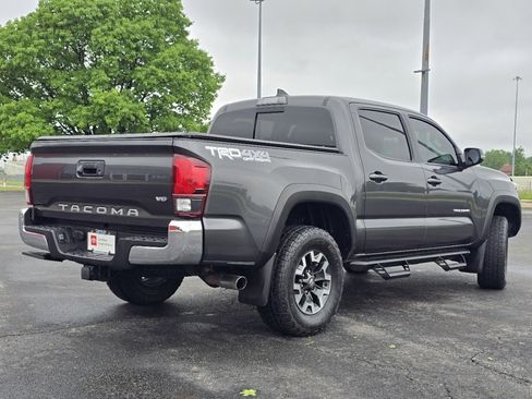 Certified 2019 Toyota Tacoma TRD Off-Road AWD/4WD image 17