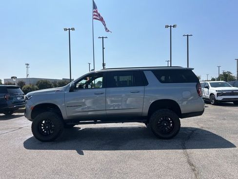 Used 2023 Chevrolet Suburban Z71 w/ Luxury Package image 6