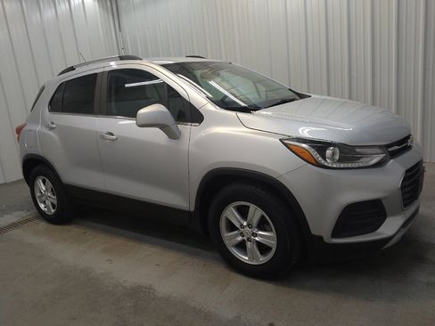 Used 2018 Chevrolet Trax LT w/ LT Convenience Package FWD image 11