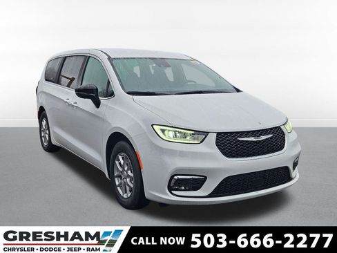 New 2026 Chrysler Pacifica Select image 1