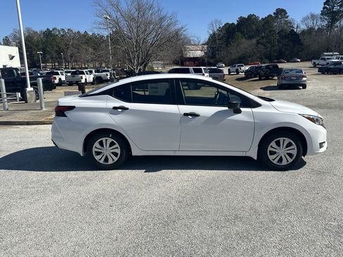 New 2025 Nissan Versa S w/ Trunk Package FWD image 4