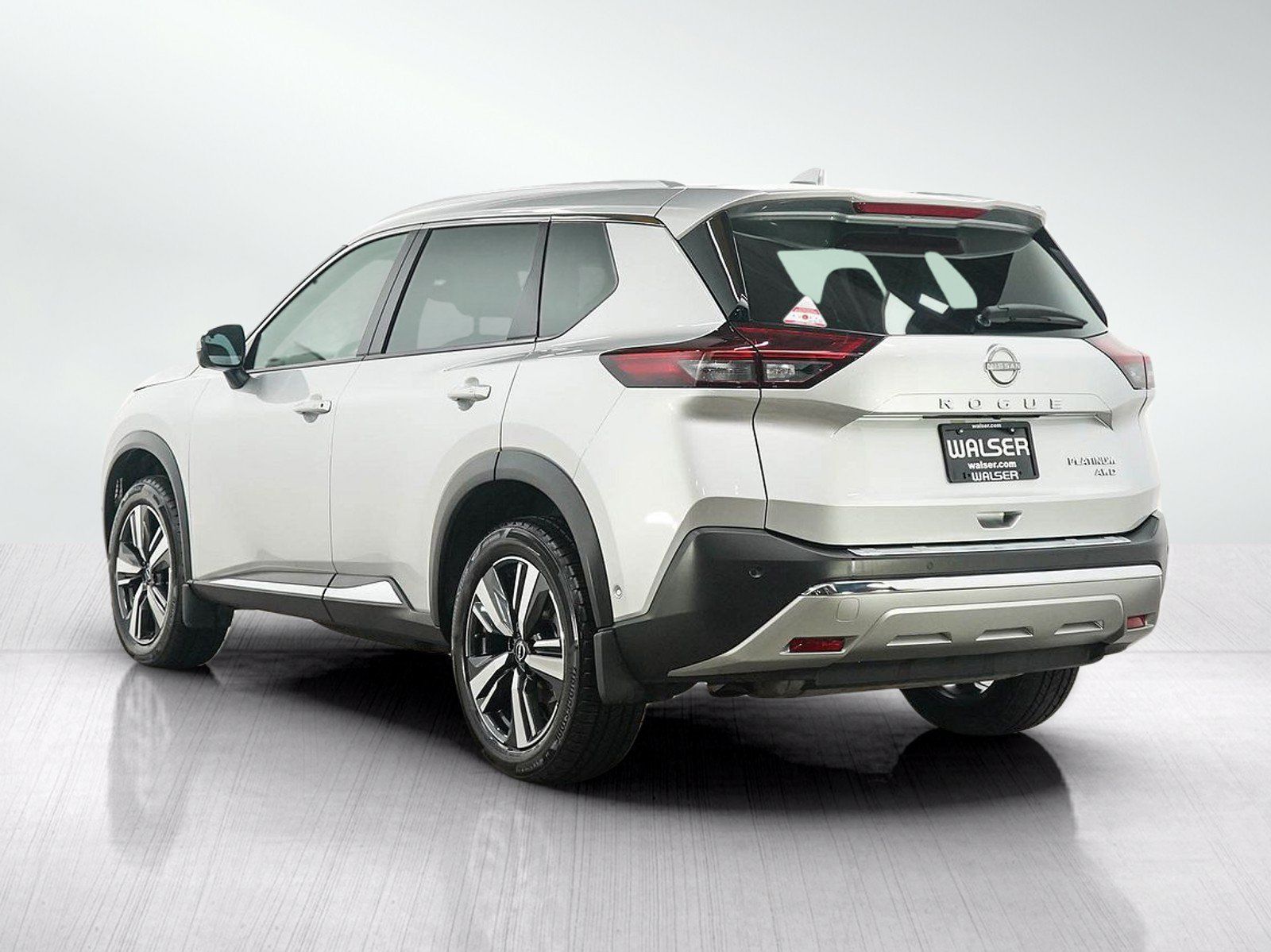 Used 2022 Nissan Rogue Platinum w/ Head-Up Display Package AWD/4WD image 3