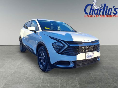 Used 2023 Kia Sportage LX image 3