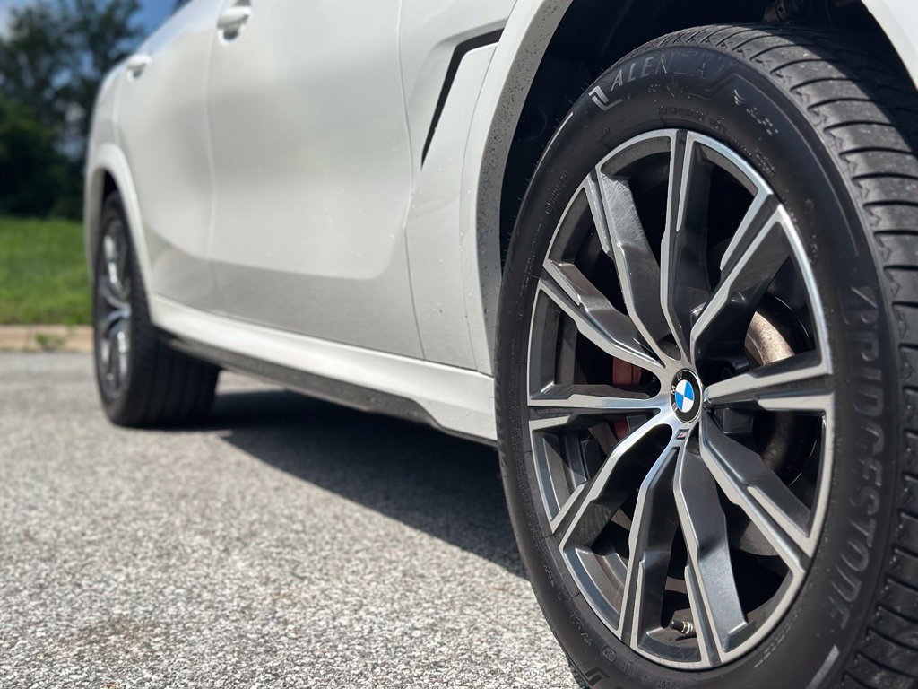 Used 2022 BMW X6 xDrive40i w/ M Sport Package AWD/4WD image 11