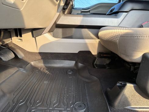 Used 2018 Ford F150 XLT w/ Equipment Group 302A Luxury AWD/4WD image 33