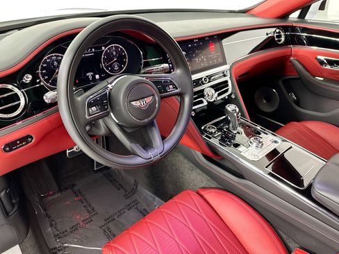 Certified 2022 Bentley Flying Spur V8 image 12