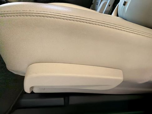 Used 2018 Buick Enclave Essence FWD image 19