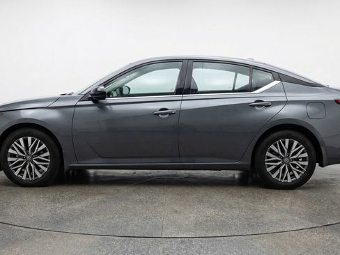 Used 2025 Nissan Altima 2.5 SV FWD image 5