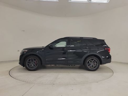 Used 2025 Ford Explorer ST-Line w/ ST-Line Street Pack AWD/4WD image 2