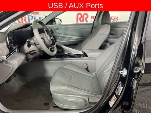 Used 2024 Hyundai Elantra SEL image 11