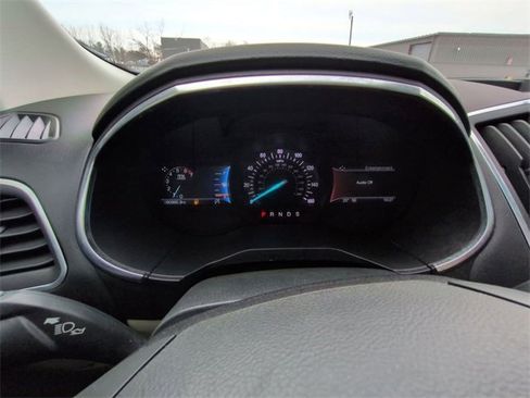 Used 2020 Ford Edge Titanium image 17