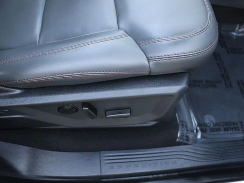 Certified 2025 Ford Expedition Active AWD/4WD image 11