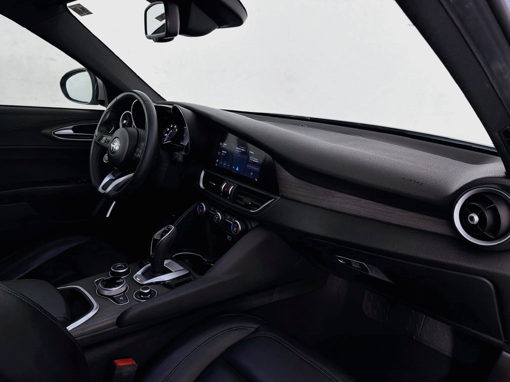 Used 2022 Alfa Romeo Giulia Ti RWD image 29