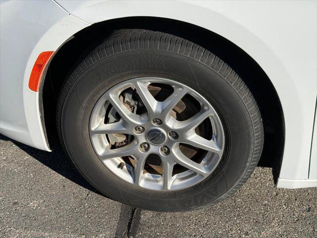 Certified 2024 Chrysler Pacifica Touring-L FWD image 14