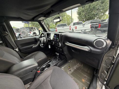 Used 2015 Jeep Wrangler Unlimited Sahara w/ Dual Top Group AWD/4WD image 9