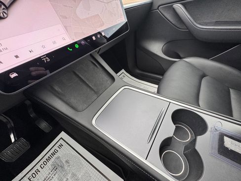 Used 2021 Tesla Model Y Long Range image 23