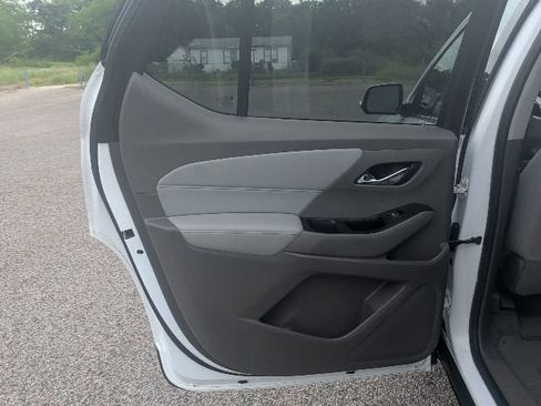Used 2019 Chevrolet Traverse LT FWD image 13