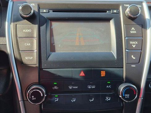 Used 2015 Toyota Camry SE FWD image 13