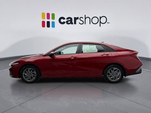 Used 2024 Hyundai Elantra SEL image 2