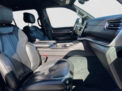 Used 2024 Jeep Wagoneer Base image 15