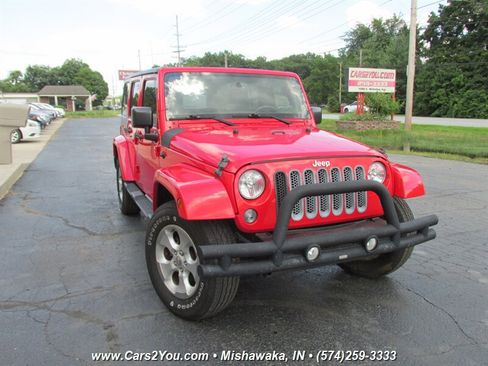Used 2015 Jeep Wrangler Unlimited Sahara w/ Connectivity Group AWD/4WD image 1