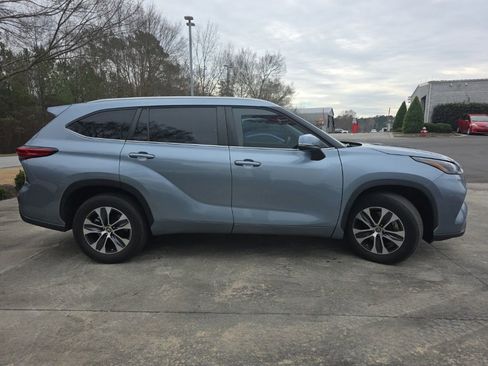 Used 2023 Toyota Highlander XLE image 8