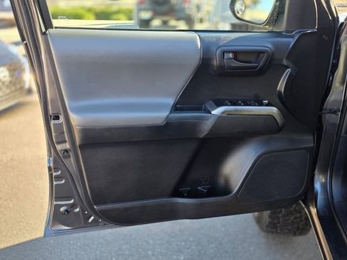 Used 2017 Toyota Tacoma SR5 image 18