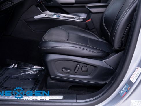 Used 2023 Ford Explorer Limited image 26