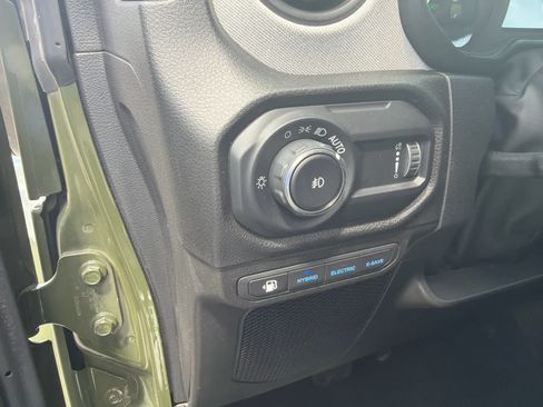 Used 2024 Jeep Wrangler Unlimited w/ Convenience Group AWD/4WD image 12