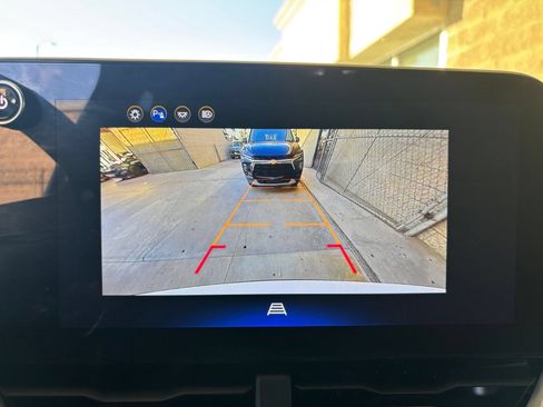 Used 2025 Chevrolet Equinox LT FWD image 22
