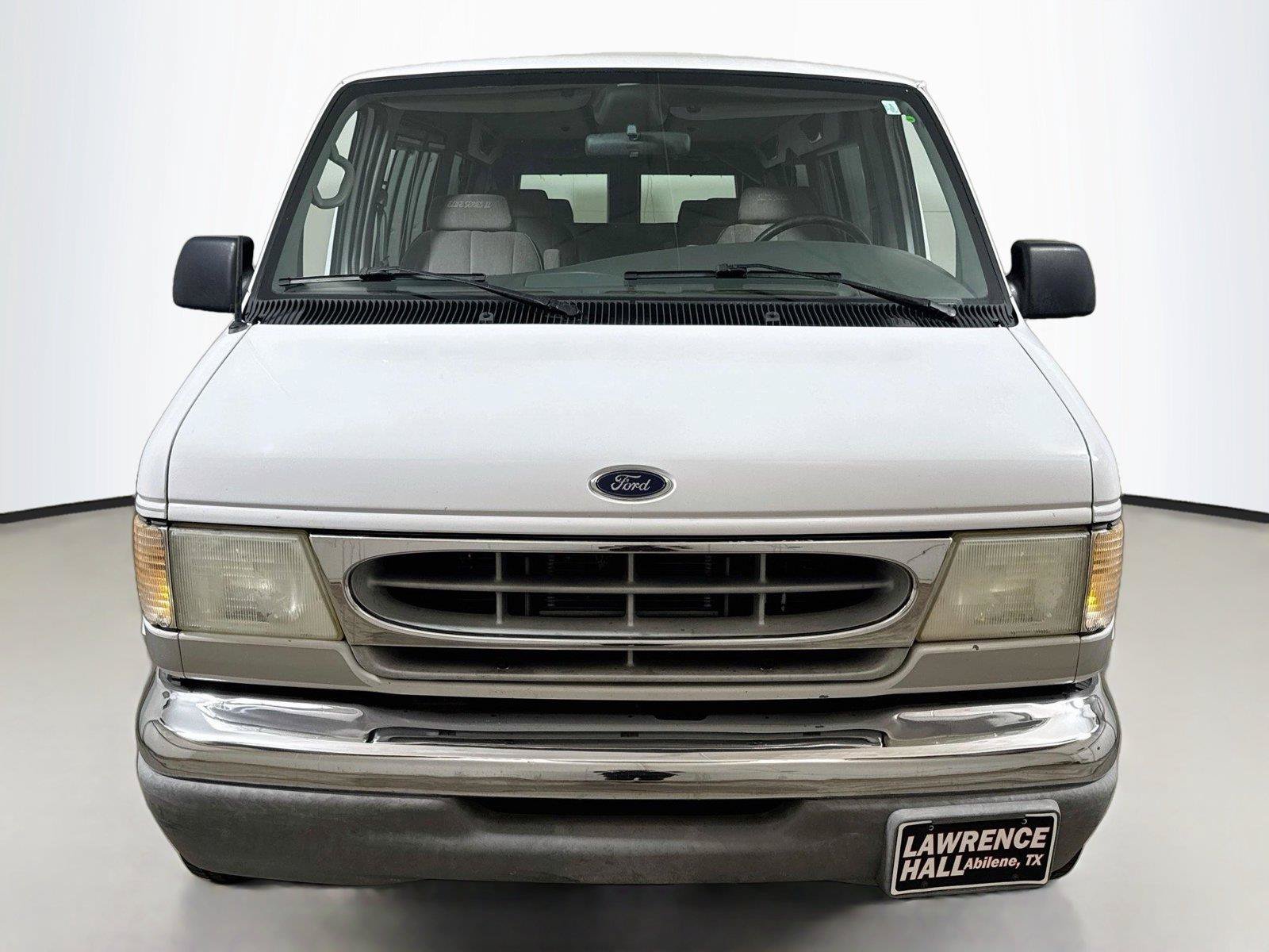 Used 2001 Ford E-150 and Econoline 150 RWD image 2