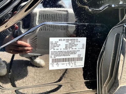 Used 2023 Ford Edge ST image 35