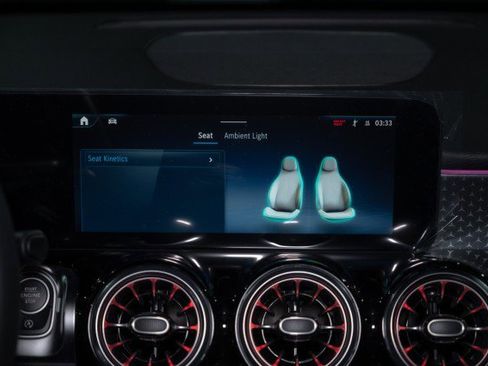 New 2025 Mercedes-Benz GLB 250 4MATIC image 14