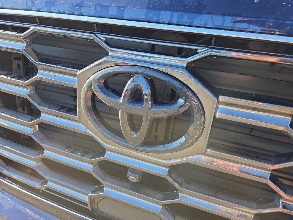 Used 2025 Toyota Sequoia Platinum AWD/4WD image 18