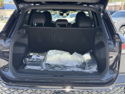 New 2026 Volkswagen Tiguan SE R-Line FWD image 12