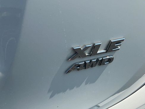 Used 2018 Toyota RAV4 XLE w/ Plus Extra Value Package AWD/4WD image 11