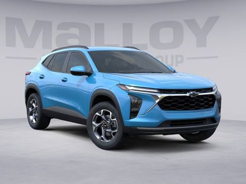 New 2026 Chevrolet Trax LT w/ LPO, Blackout Package FWD image 8