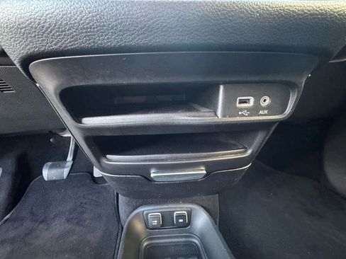 Used 2018 Chrysler Pacifica Touring Plus w/ S Appearance Package FWD image 16
