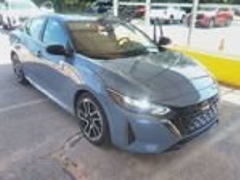 Used 2025 Nissan Sentra SR FWD image 3